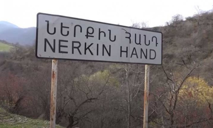 nerqin-hand_O-WTd.jpg